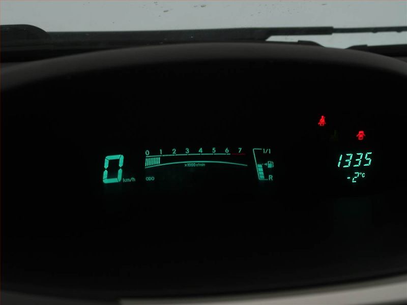 Toyota Yaris (2010) 1.0 VVT-i - fotka 9 z 13