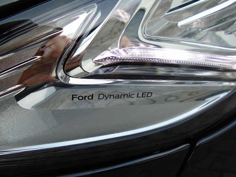 Ford Mondeo 2,0Tdci 140kW Vignale 8AT Navi - fotka 35 z 50