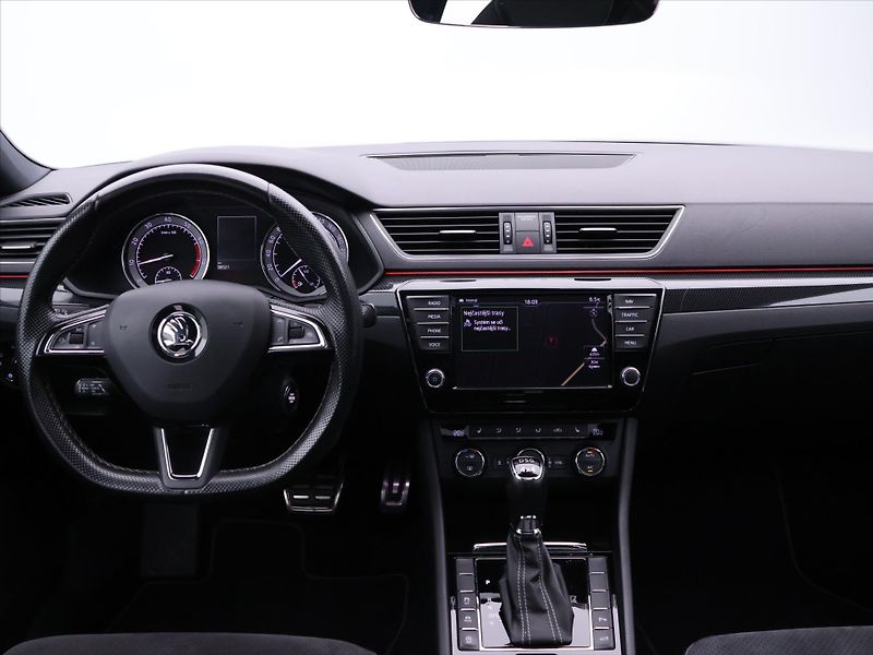 Škoda Superb 2,0 TSI 206kW 4x4 DSG Sportlin - fotka 19 z 26