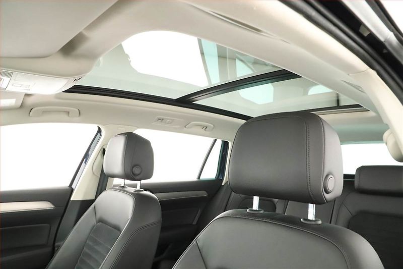 Volkswagen Passat (2016) 1.6 TDI, Kůže, Navi, Tempomat - fotka 12 z 16
