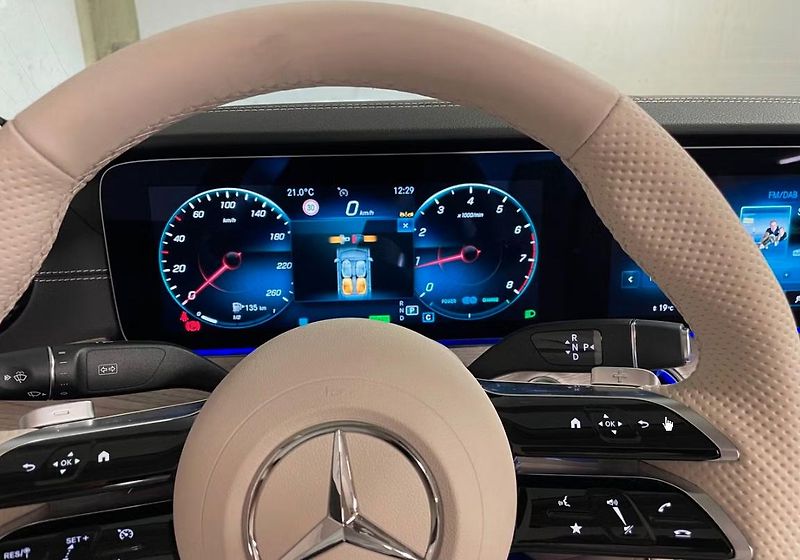 Mercedes-Benz Třídy E 200 AMG 360 kamera světlý int. - fotka 15 z 21