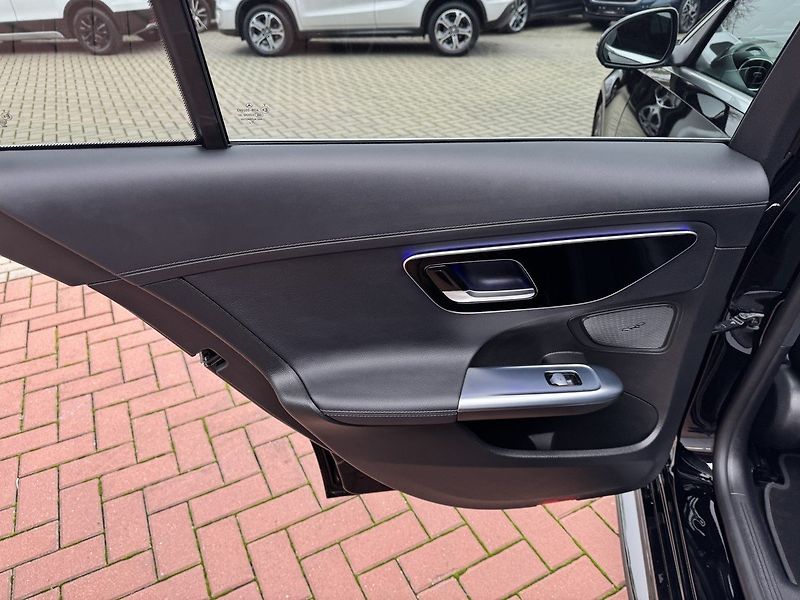 Mercedes-Benz Třídy C (2022) 220d AMG Ad.LED Navi Kamera - fotka 26 z 50