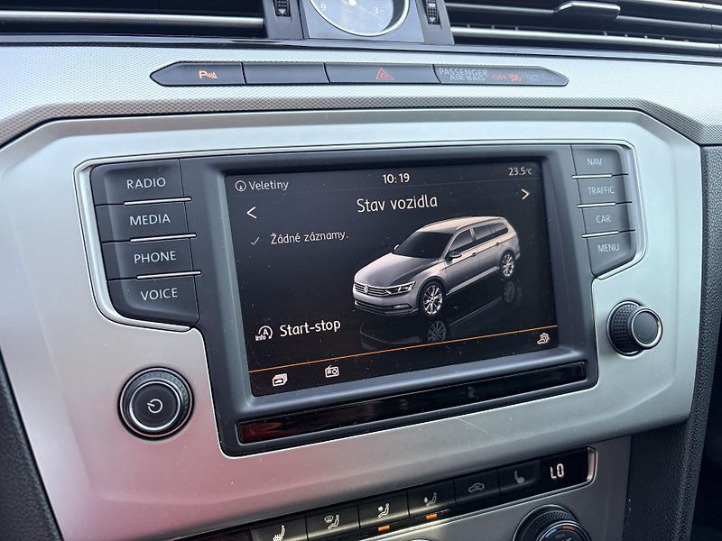 Volkswagen Passat 2.0TDI 110KW MANUAL PANORAMA - fotka 27 z 44