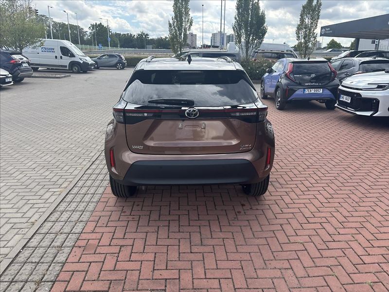 Toyota Yaris Cross (2026) 1,5 HEV 4x4 Executive TECH VIP - fotka 4 z 12