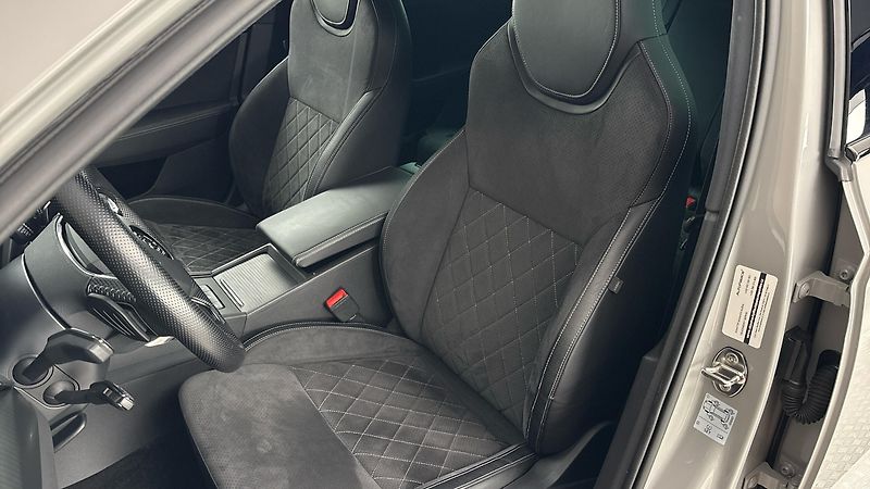 Škoda Superb 2.0 TDI DSG Sportline Combi - fotka 15 z 32