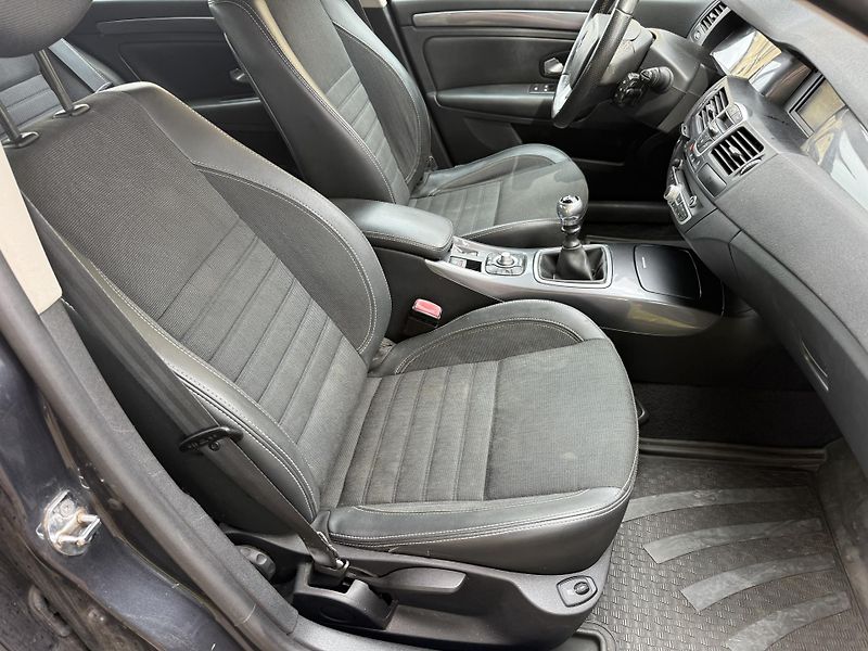 Renault Laguna 2,0dCi TAŽNÉ - fotka 13 z 24