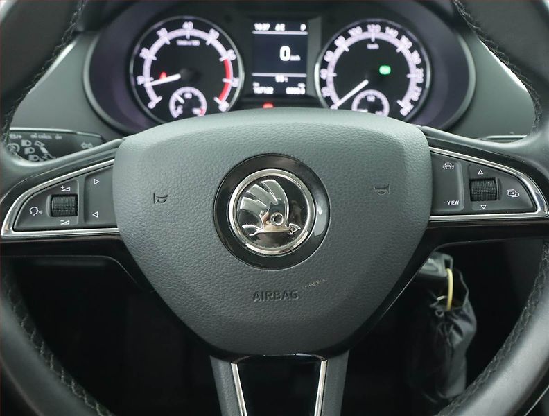 Škoda Octavia (2019) 1.5 TSI, Automat, Navi - fotka 17 z 21