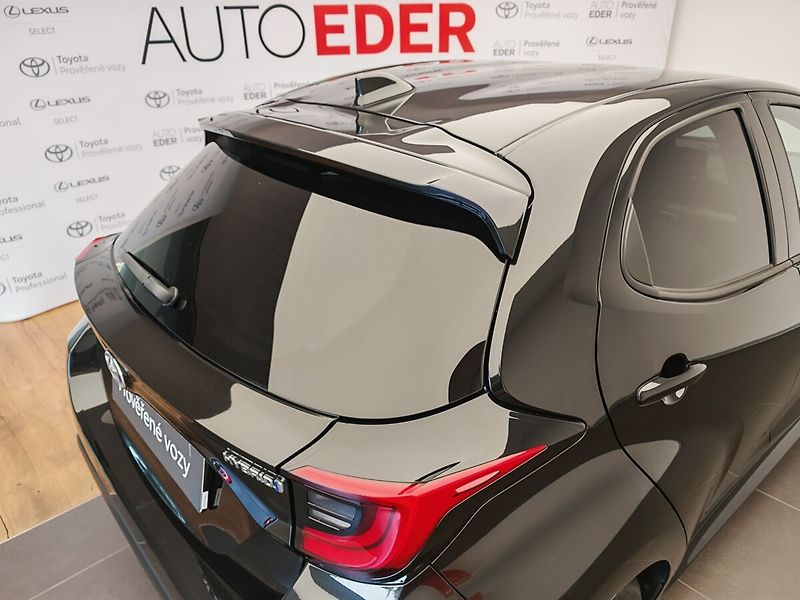 Toyota Yaris 1.5 Hybrid  Comfort Tech Style - fotka 9 z 39