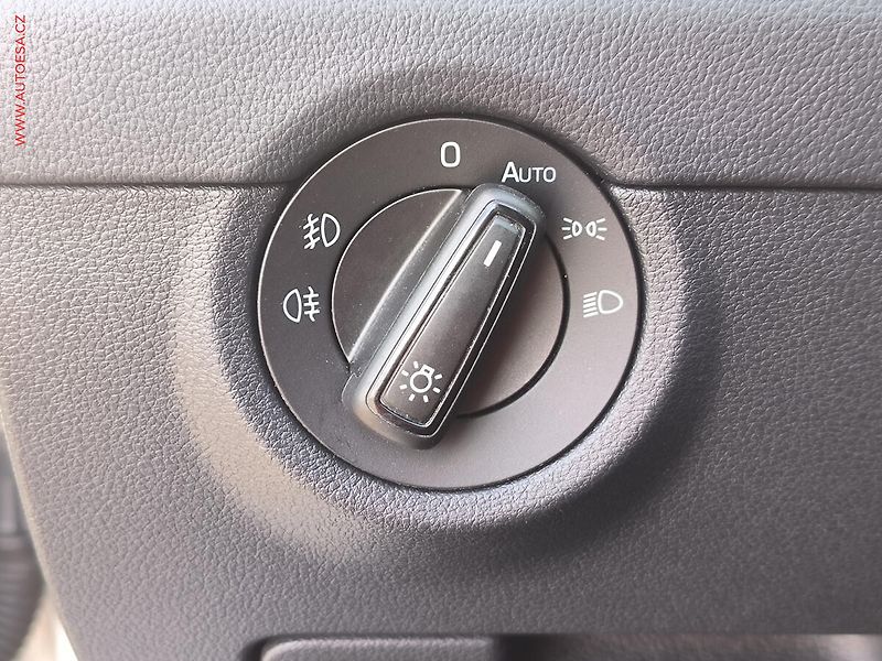 Škoda Octavia (2019) 1.6 TDi, ČR, Style, LED - fotka 20 z 24