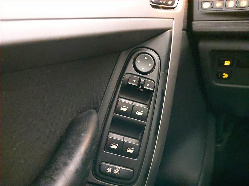 Citroën C4 Picasso (2010) 1.6 HDi, Automat, 7 míst - fotka 19 z 20
