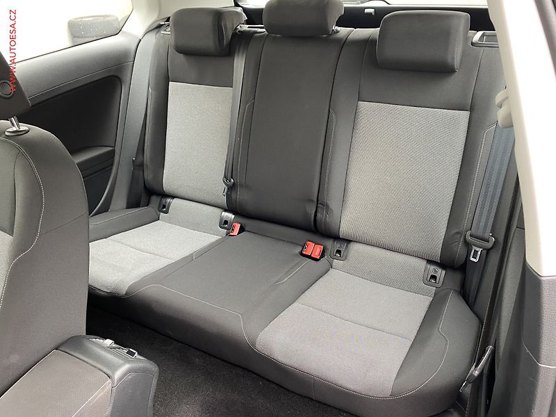 Volkswagen Golf (2015) 1.6 TDi, Trendline, navi - fotka 10 z 18
