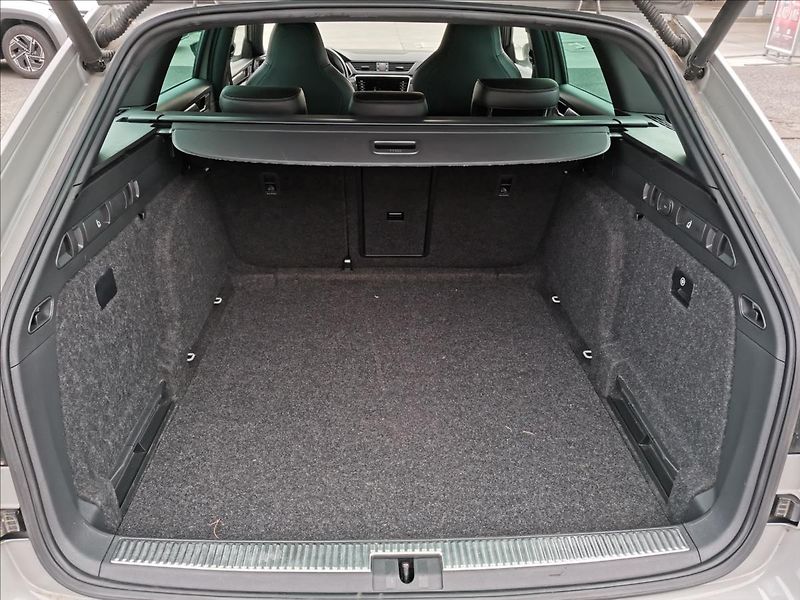 Škoda Superb 2,0 TDI SportLine Combi DSG - fotka 10 z 23