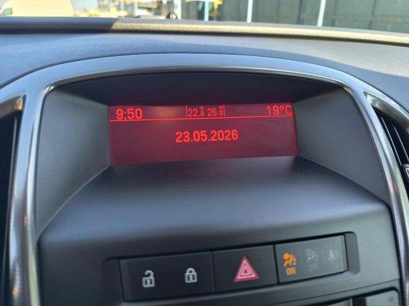 Opel Astra (2011) 1.7 CDTi,SERVISNÍ KN. DOL KM. - fotka 18 z 29
