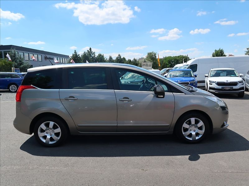 Peugeot 5008 2,0 HDi,110kW,NovéČR,7míst - fotka 5 z 31