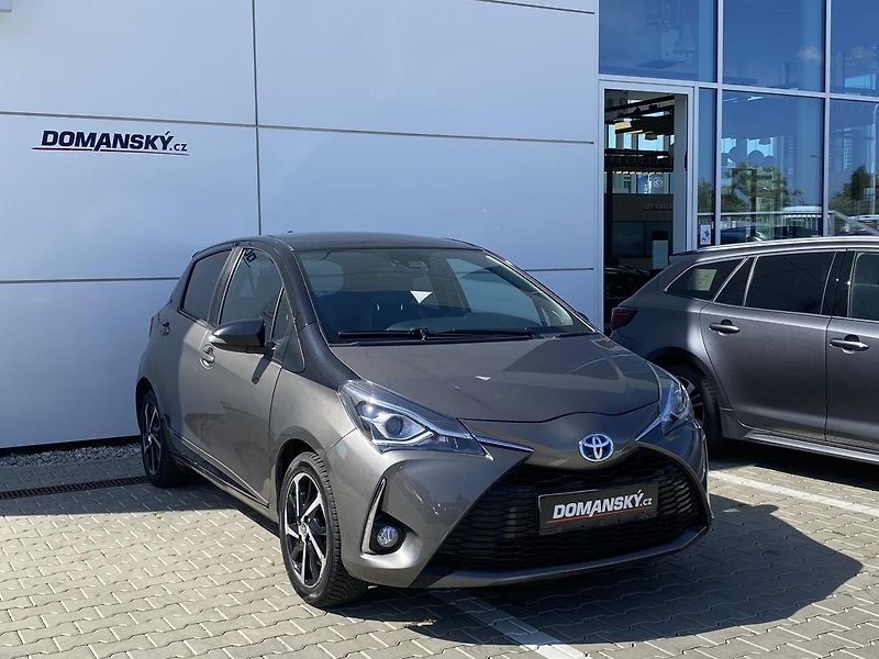 Toyota Yaris SELECTION 1.5 HYBRID 74kW CVT - fotka 8 z 16