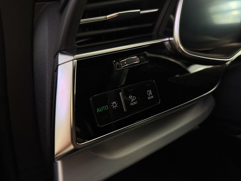 Audi Q8 50TDI S-line Quattro 210 kW - fotka 21 z 27