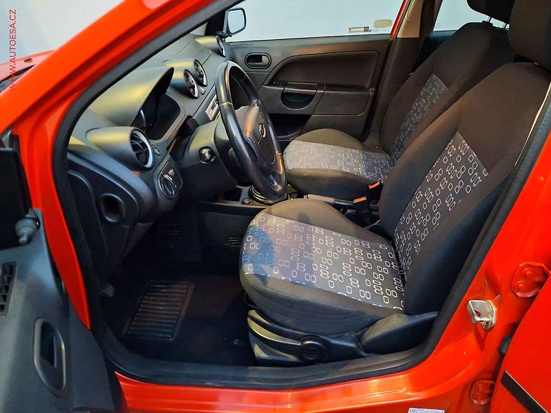 Ford Fiesta (2005) 1.3i, ČR, AC, tažné - fotka 9 z 15