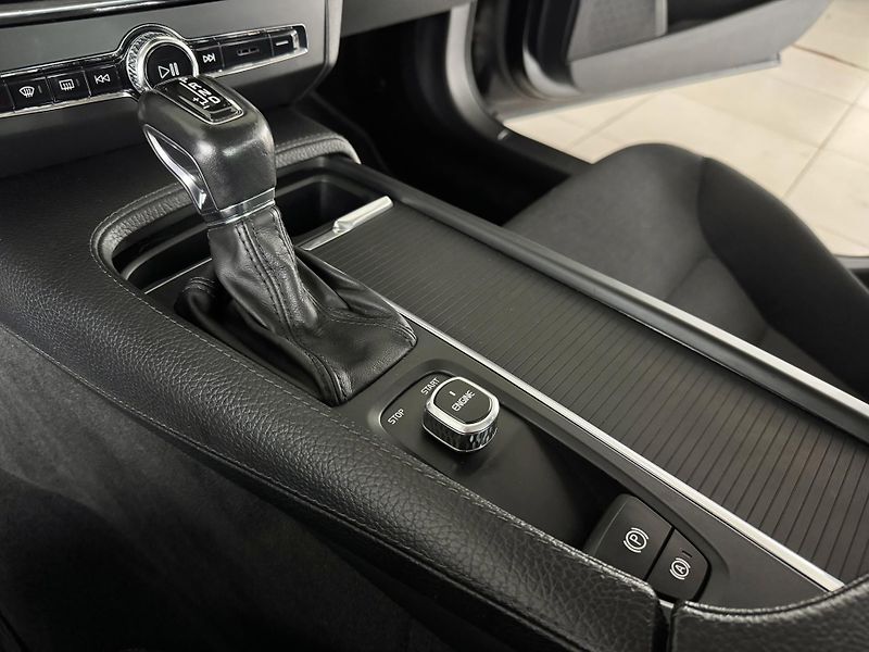 Volvo S90 D4 Aut*140kW*LED*Kamera*Tažné - fotka 25 z 33