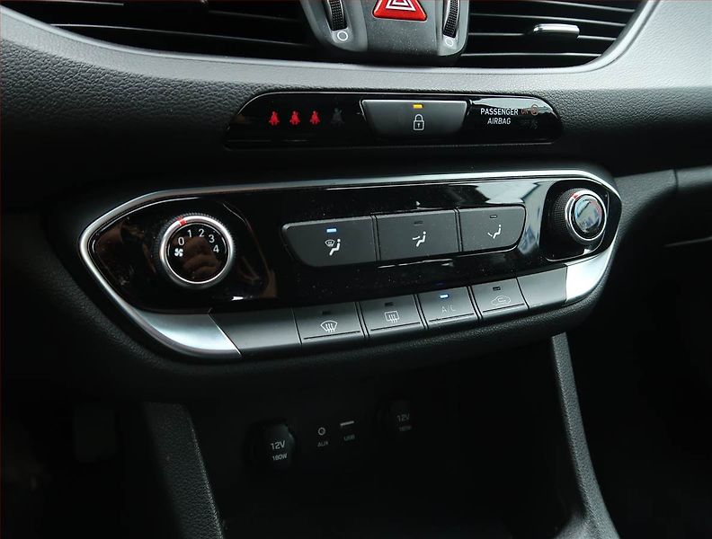 Hyundai i30 (2018) 1.4 T-GDI, Tempomat - fotka 16 z 16