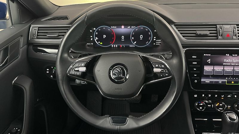 Škoda Superb 2.0 TDI DSG L&K Combi - fotka 9 z 36