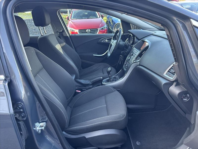 Opel Astra 1,7 CDTi 81kW Cosmo NAVI TAŽNÉ - fotka 15 z 34