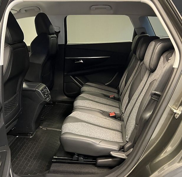 Peugeot 5008 1.5 AT ALLURE BlueHDi 130 S&S - fotka 10 z 19