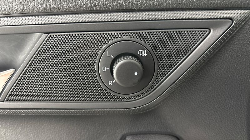 Škoda Fabia 1.0 TSI Ambition Combi - fotka 21 z 23