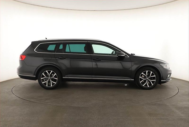 Volkswagen Passat (2021) 2.0 TDI, Automat, Kůže, Navi - fotka 6 z 20