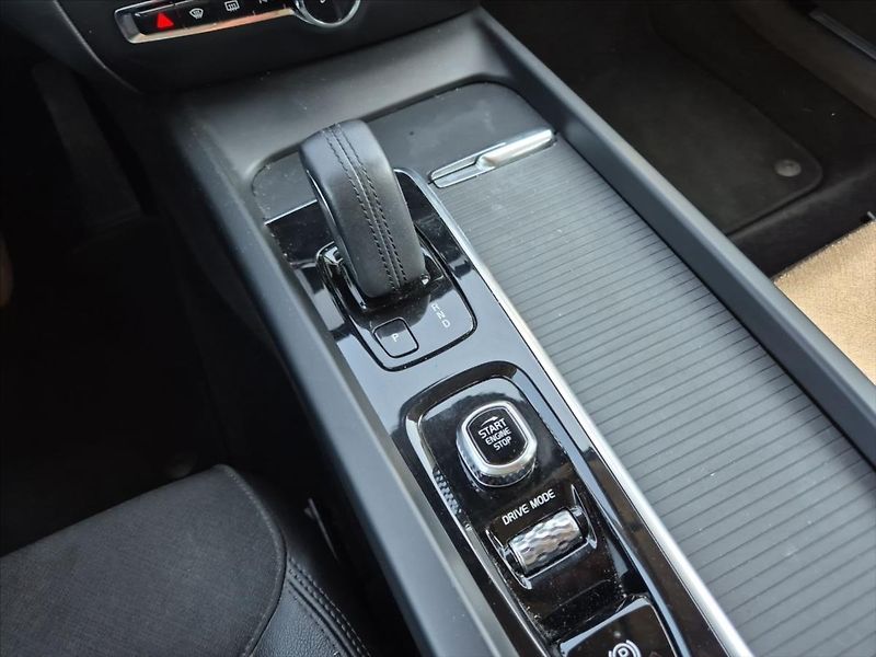 Volvo V60 2,0 D4 AWD Cross Country - fotka 16 z 19
