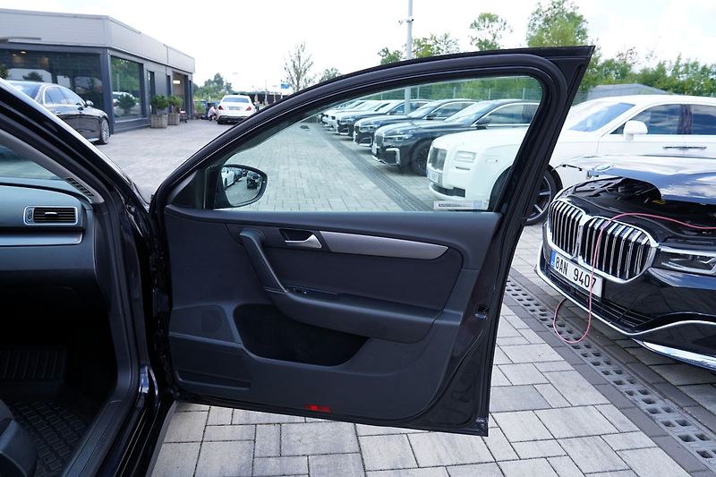 Volkswagen Passat 2.0 TDI DSG 140PS/Al.kola/xeno - fotka 19 z 37