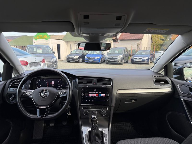 Volkswagen Golf 1.5 TSI COMFORTLINE - fotka 7 z 13