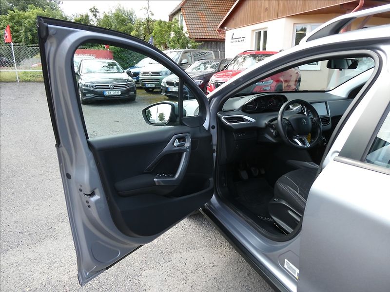 Peugeot 2008 1,2 1.2 81kW NAVI,závěs,servis - fotka 20 z 46