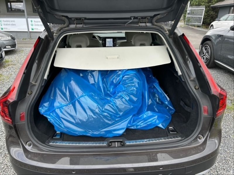 Volvo V90 2,0 CC B4 D Core AWD AT - fotka 6 z 11