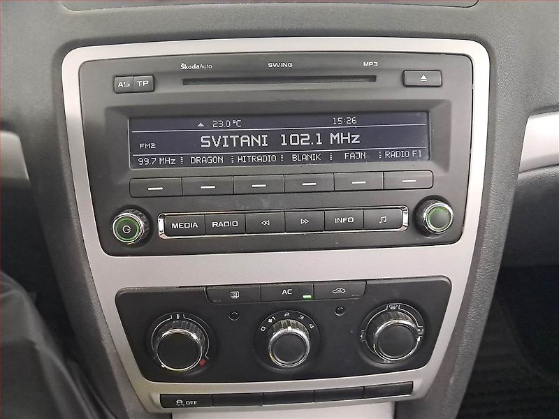 Škoda Octavia (2011) 1.6 TDI, Tempomat - fotka 12 z 15