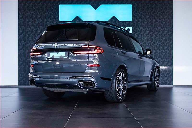 BMW X7 (2023) xDrive40i - fotka 5 z 24