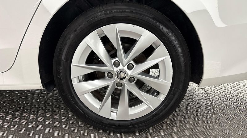 Škoda Octavia 1.5 TSI E-Tec DSG Style Combi - fotka 19 z 26