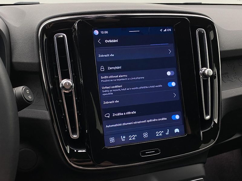 Volvo XC40 PURE ELECTRIC RECHARGE CORE  - fotka 42 z 49