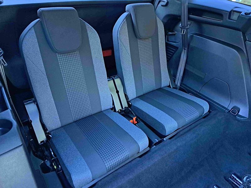 Peugeot 5008 (2020) 1,2 PT EAT8 17ALU PDC NAVI - fotka 13 z 22