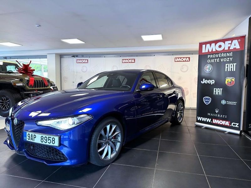 Alfa Romeo Giulia (2023) 2.0T 200k AT8 ZF Sprint - fotka 3 z 19