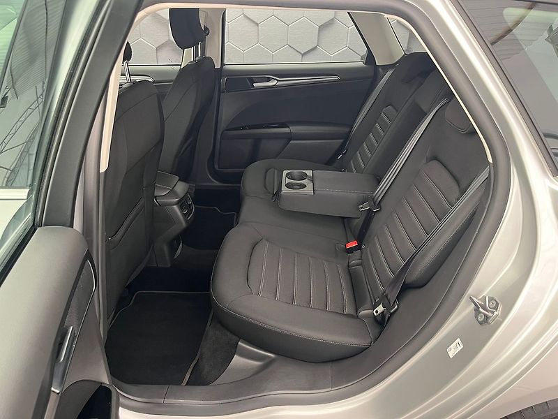 Ford Mondeo 2.0 EB Titanium manuál - fotka 28 z 69