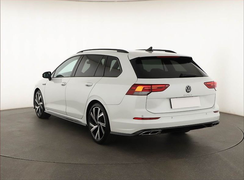 Volkswagen Golf (2022) R-Line 1.5 TSI - fotka 4 z 20