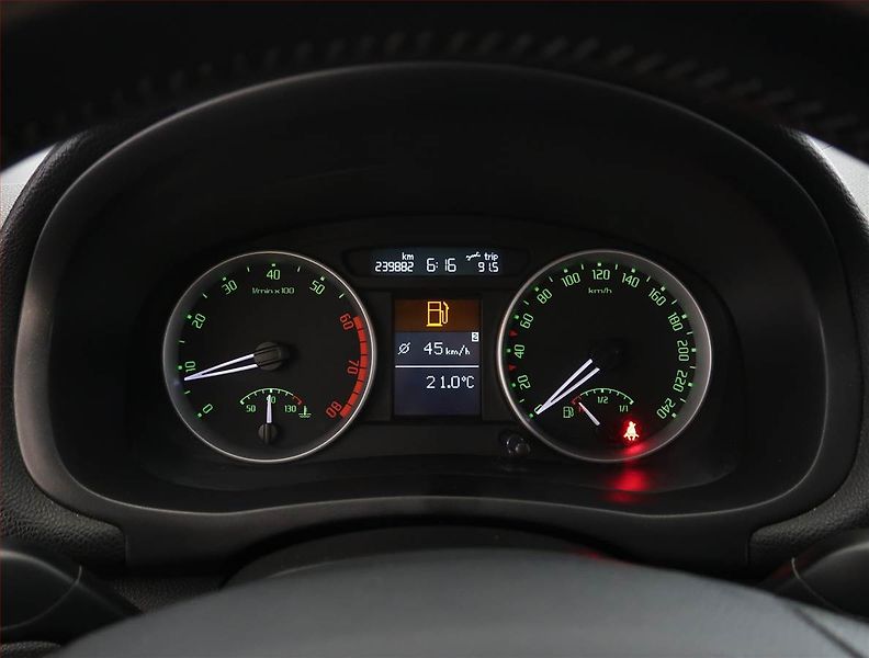 Škoda Roomster (2007) 1.4 16V, po STK, Tažné - fotka 11 z 18