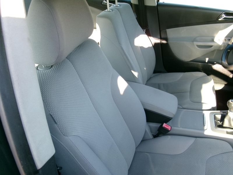 Volkswagen Passat (2007) 2,0TDI 103kW AC TEMP HF - fotka 18 z 25