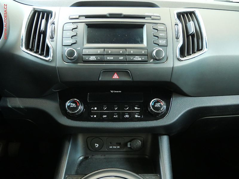 Kia Sportage (2011) 2.0 CRDi 4x4, ČR, AC, TZ - fotka 13 z 22