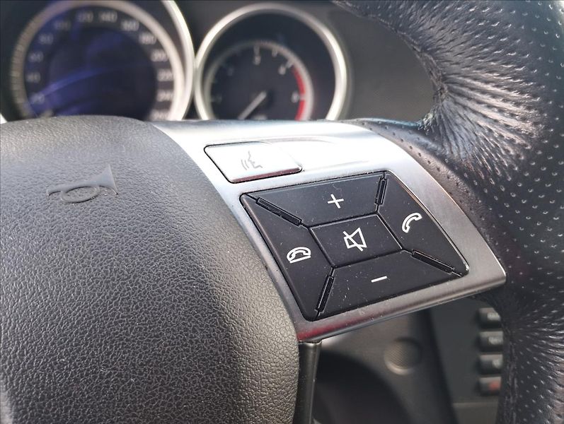 Mercedes-Benz Třídy C 2.2 CDi 150KW   2,1 - fotka 15 z 22