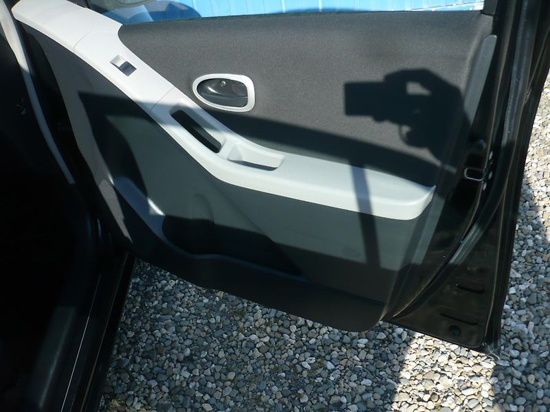 Toyota Yaris 1.0i 51Kw Klimatizace - fotka 22 z 25