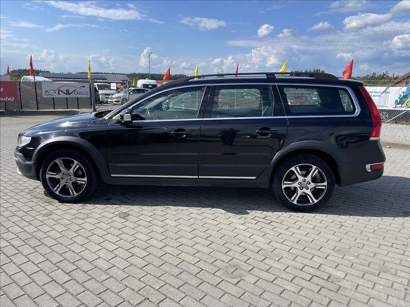 Volvo XC70 2,4 D5 Geartronic Momentum AWD - fotka 30 z 35