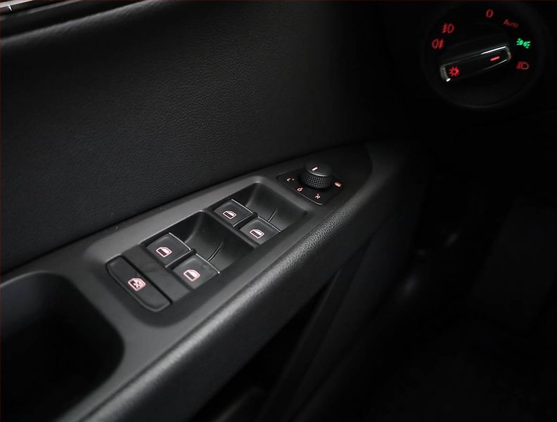 Seat Leon (2015) 1.4 TSI, Kůže, Tempomat - fotka 11 z 18