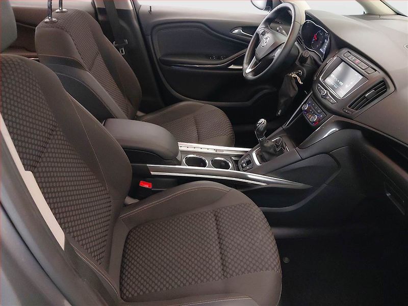 Opel Zafira (2019) 2.0 CDTI, 7 míst, ČR,1.maj - fotka 9 z 19
