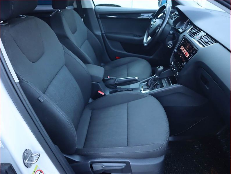 Škoda Octavia (2018) 2.0 TDI, Automat, Serv.kniha - fotka 9 z 20